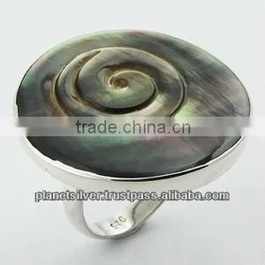 Round Green Shell Ring With Twirl Sterling Silver thumbnail-1