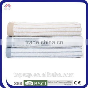 Light-Colored Bath Towel Striped Towel thumbnail-5