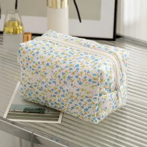 Wholesale Quilted Printed Floral Cosmetic Bag Large Capacity Soft Storage Bag Simple Toiletry Bag thumbnail-5