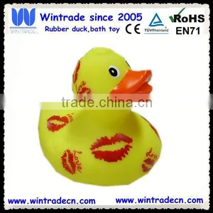 Yellow Valentine Duck With Lips thumbnail-1
