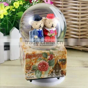 Resin Bear Couple Antique Musical Snow Globes With Blowing Snow thumbnail-1