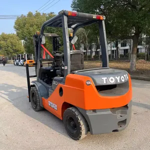 Original ImportedSold Second-hand 3-ton Toyota Forklift With a Three Section Gantry Raised by 4.5 Meters, Imported Forklift TCM 3-ton Three Section Gantry Lifting 4.5 Meters Forklift for Sale at a Low Price thumbnail-1