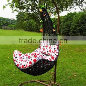 Outdoor Rattan Hammock thumbnail-3