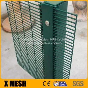 New Style Galvanized Metal Curvy Welded Wire Mesh Fence thumbnail-2