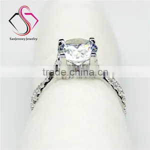 Round Brilliant Cut Moissanite 2CT 8.0mm Center 14k 18k White Yellow Gold Diamond Engagement Ring thumbnail-4