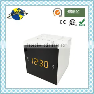 Fashionable Unique Digital PLL Alarm Clock Radio With USB Charger thumbnail-2