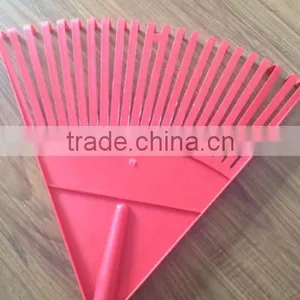 22T Wooden Handle Plastic Garden Rake thumbnail-3