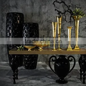Gold Vase thumbnail-1