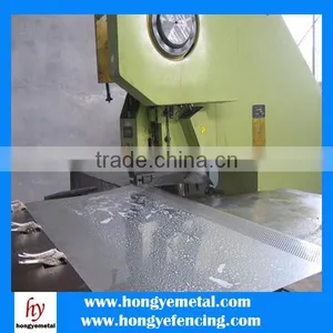 SS 201/304/316 Stainlees Steel Perforated Antiskid Plate Manufacturer thumbnail-2