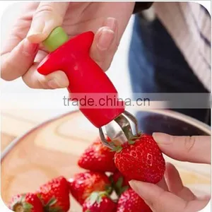 Creative Strawberry Stem Leaves Remover Cutter Fruit Corer Kitchen Tool thumbnail-4
