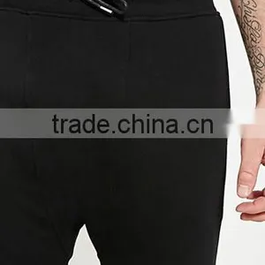 Man Four Minutes of Pants Draw String Waist Shorts thumbnail-4