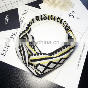 Cross Cloth With A Korean Belt In the Middle of TheKnot Geometric Design Headdress thumbnail-4
