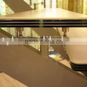 GLASS LAMINATED STAIRCASE thumbnail-1