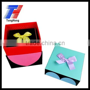 Folding Gift Box With Ribbon thumbnail-1