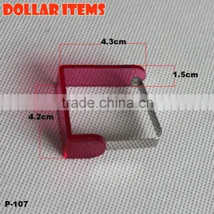 Set Of 4 Plastic Table Cloth Clips thumbnail-6