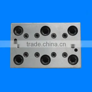 China Supplier Extrusion WPC PVC Ceiling Moulds thumbnail-1