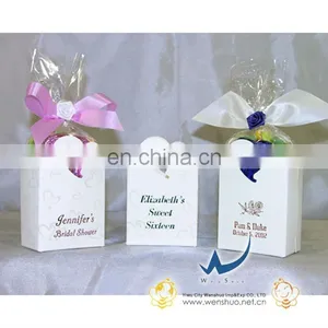 Personalized Heart Handle Favor Boxes thumbnail-1