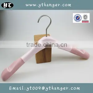 HA7058 Wooden Hanger With Rubber Coated Coat Dress Hanger Supplier's Choice thumbnail-5