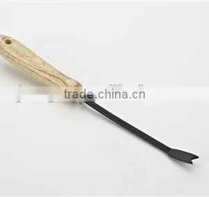 Wood Handle Fishtail Digger thumbnail-1