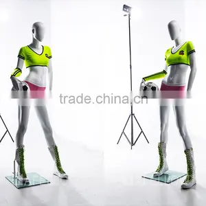 Playing Football Women Mannequin FTF2-EG thumbnail-2