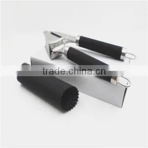 Amazon Best Seller Stainless Steel Garlic Press Set Silicone Garlic Peeler thumbnail-5