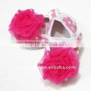 Baby Pink White Polka Dots Crib Shoes With Hot Pink Rosettes thumbnail-1
