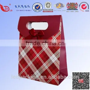 Fashionable and Customized Foldable Paper Gift Bag thumbnail-1