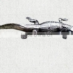 NICKLE PLATED METAL CROCODILE STATUE FOR HOME & GARDEN DECORATION, GARDEN DECORATION CROCODILE thumbnail-1