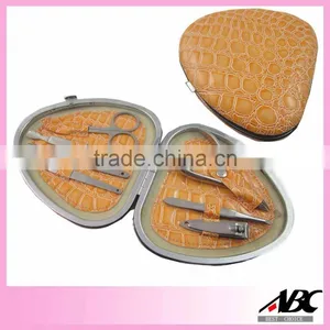 Hot Sale Avon Manicure Set In Triangle Shaped Case thumbnail-6
