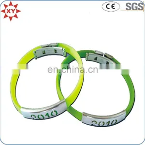 Custom Logo Color Fashionable Silicon Wristband thumbnail-1