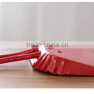 COLOR METAL HANDLE DUSTPAN thumbnail-1