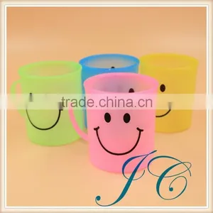 Cheapest Smile Face Plastic Gargle Cup For Promotion thumbnail-1