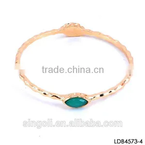 Lacquer Wave Shape Gold Bangle Hammered Thin Alloy Bracelet Gold With Emerald Charm Bracelet China Supplier thumbnail-1