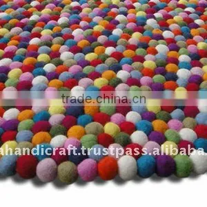 Felt Ball Rugs / Teppich thumbnail-1