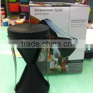 High Quality Commercial Tri-blade Plastic Spiral Vegetable Slicer thumbnail-5