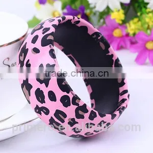 Wholesale Fashion Mixed Color Leopard Printed Wide Acrylic Resin Bangle thumbnail-6