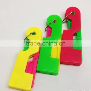 Plastic Needle Threaders 6.7x2.2cm(2-5/8"x7/8"). thumbnail-1