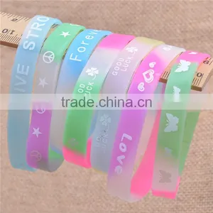 YS Superhero Costume Girl Cape and Mask With Glow Bracelet thumbnail-3