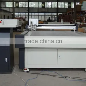 CNC Oscillating Knife Cutting Machine Flat Bed Leather Shoes Cutting Machine thumbnail-1