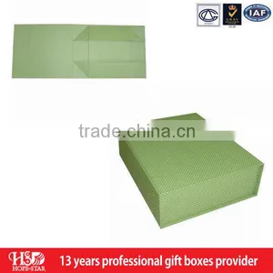 Foldable Gift Box With Magnetic Flap Closure and Ribbon Pull 20130908.jpg thumbnail-1