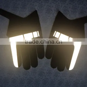 Silver Grey Heat Transfer Printing Engraved Reflective Logo for T-shirt Heat Transfer Sticker thumbnail-4
