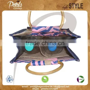 PP Laminated Jute Two Bottle Wine Bag With Window & With Wooden Cane Handle With Inside Partition thumbnail-4