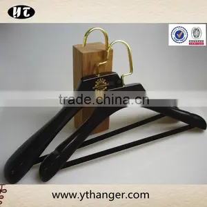 China Supplier Luxury Wooden Suit Hanger With Velvet Bar thumbnail-5