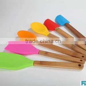 2015 Neweast Silicone Spatula Silicone Cake & Butter Knife With Wooden Handle thumbnail-5