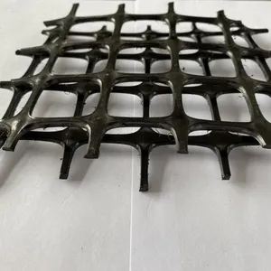 Anti Uv Outdoor Pvc Coated Wire Mesh Fencing Chicken Livestock Breeding Net thumbnail-1