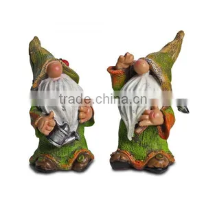 Funny Garden Polyresin Gnome With Squirrels Statue thumbnail-4