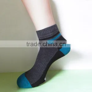 China Suppliers Customed Wholesale Low Cut Men Socks thumbnail-1