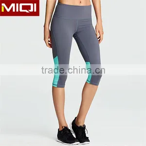 Custom Women Sublimated Printing Yoga Fitness Capri Leggings Wholesale With Plain Color Back thumbnail-3