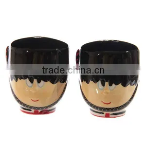 Vintage London Souvenir Ceramic Guardsman Salt and Pepper Shaker thumbnail-1