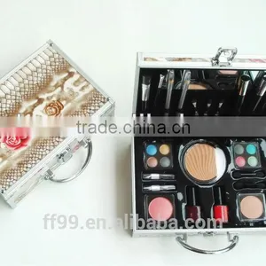 Alumnium Professional Make-up Gift Set thumbnail-1